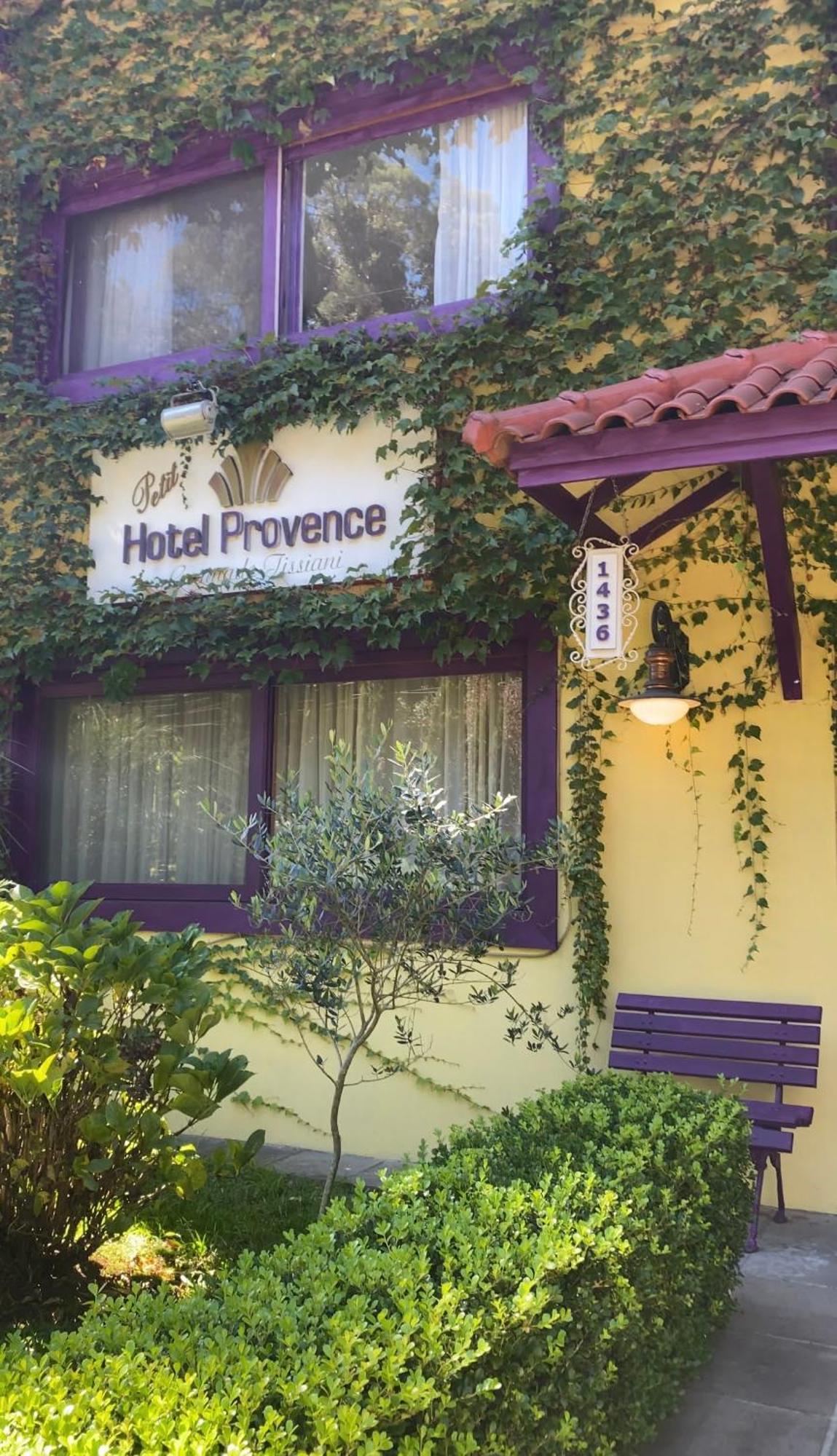 Petit Hotel Provence Gramado Esterno foto